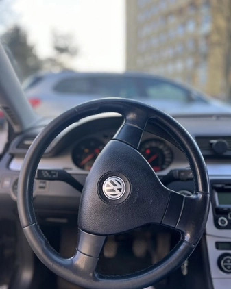 Volkswagen Passat cena 14000 przebieg: 281000, rok produkcji 2009 z Warszawa małe 137